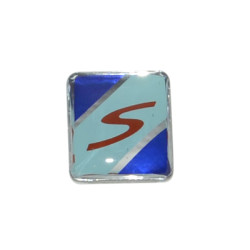emblem Piaggio original front fender decorative part on fin gts 125-150, gts 250cc, gts 300, gts super 300cc, vespa S 654821