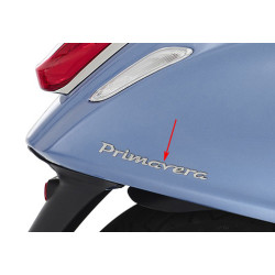 embleem Piaggio origineel woord [primavera] achterscherm 15cm chroom elettrica, primavera 50/125/150/180 1b000942