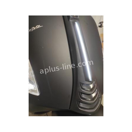 APLUS VOORSCHERM / CLAXON NEUS PASSEND OP VESPA GTS 2019 + MAT ZWART + LED BAR (OP=OP)