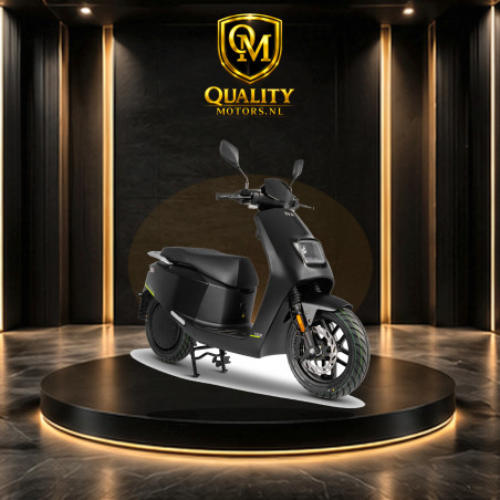 IVA NCE S Matzwart (motorscooter)